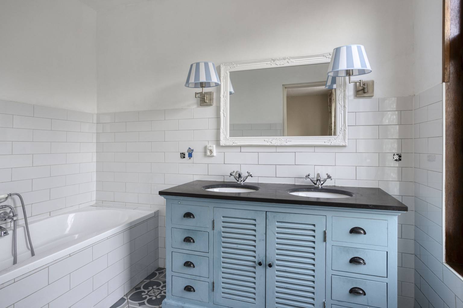 Tussenwoning te koop: Vlaardingerdijk 215, Schiedam
