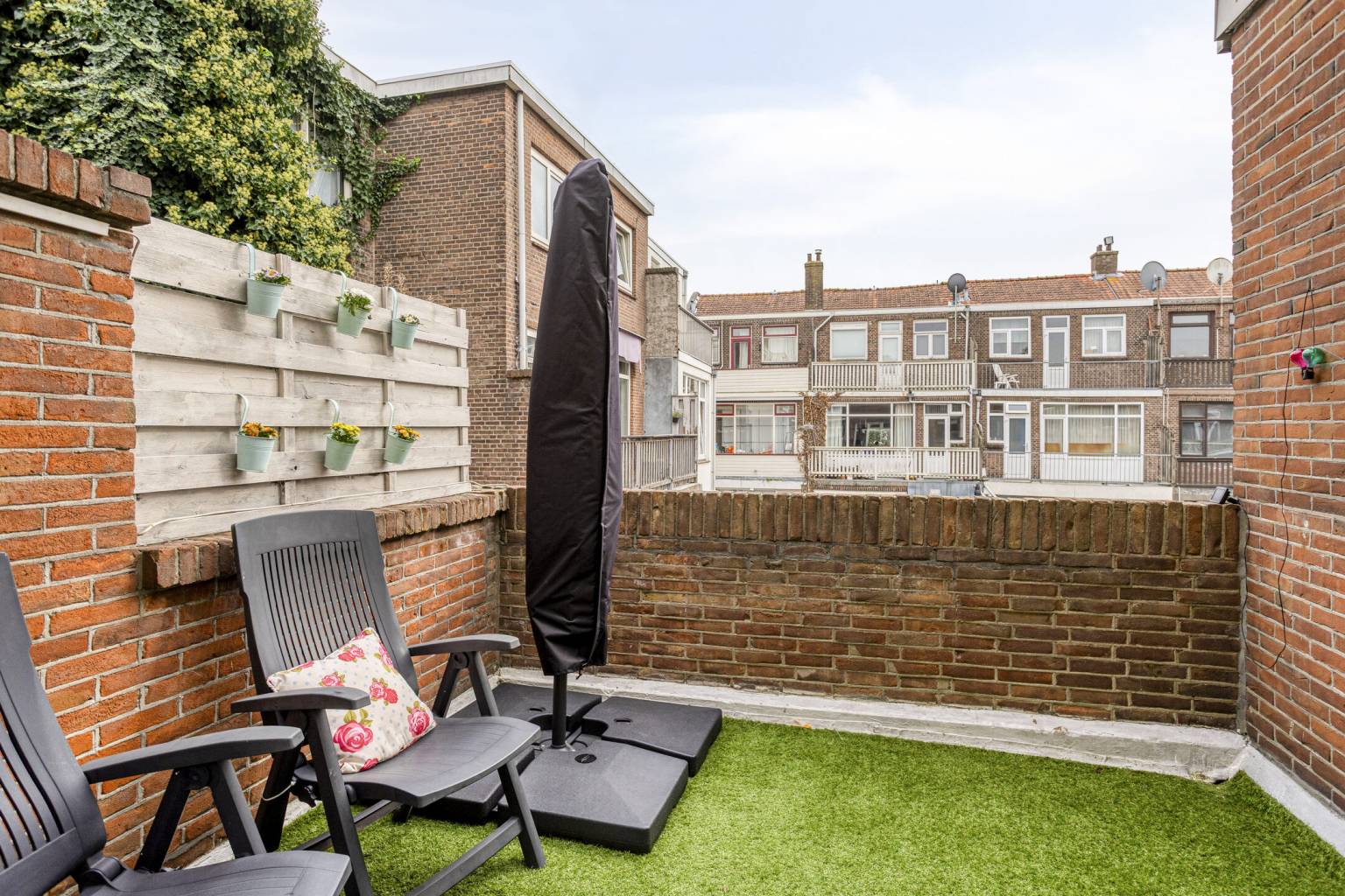 Tussenwoning te koop: Vlaardingerdijk 215, Schiedam